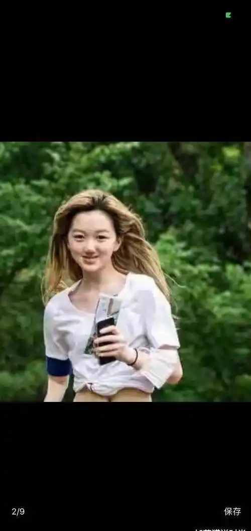 李亚鹏携女儿做公益!