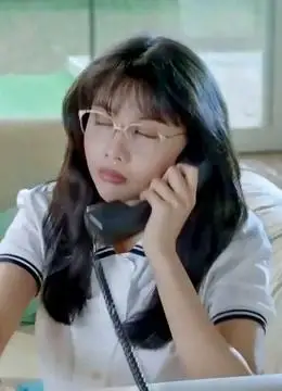超级学校霸王:邱淑贞打电话,这个沙发角度,简直太美了!