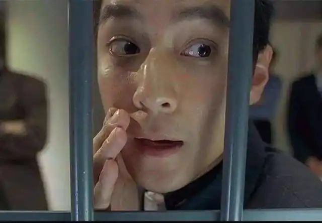 新警察故事:吴彦祖因为帅才当犯罪的头目,结果则被打得鼻青脸肿