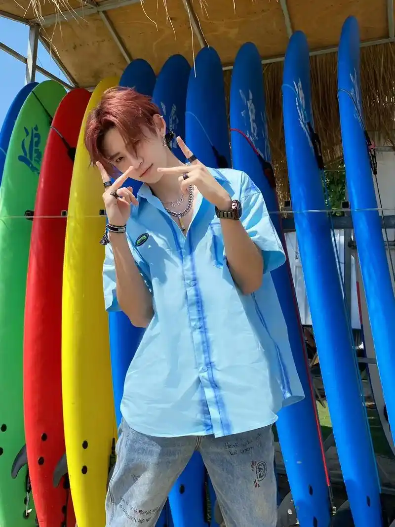 男友壁纸更.#一不小心掉进夏天的颜色 #小鬼王琳凯 #笨蛋帅 - 抖音