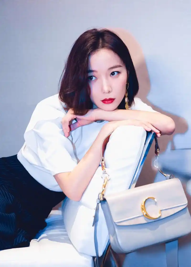 35岁王珞丹只是换款波波头,显小10岁 秒变18岁少女,看完好想剪