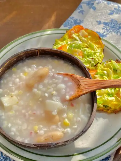 秋冬滋养早餐香糯白芸豆山药粘玉米粥