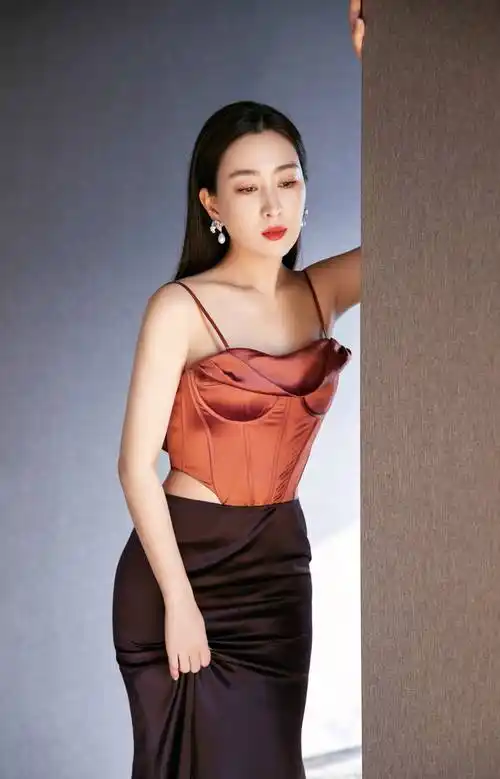 马苏身材饱满,皮肤白皙,真是风韵犹存_女明星_外貌_演技