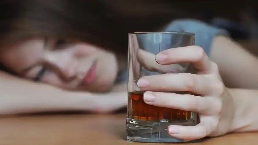 醉酒后总是难受无力,怎么办?这3种食物或能助你一臂之力