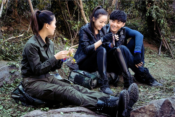 《麻辣变形计》大概是今夏最神奇的一部都市偶像剧,这部由完美世界江