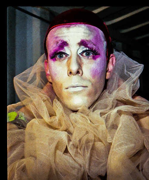 男子gif化妆gif搞笑gif面无表情gif