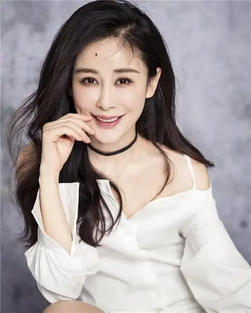 《特殊争夺》,和他合作的女演员是来自辽宁大连的女孩周扬,在剧中两人