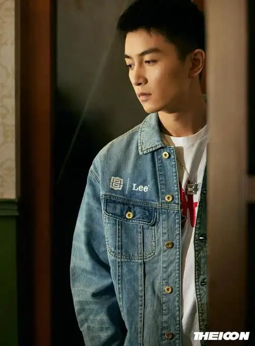 组图陈晓陈妍希合体演绎复古大片两人温柔对视甜蜜满分