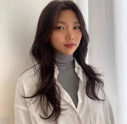 喜欢夏天留长发的小姐姐高层次发型是必不可少清爽又时髦