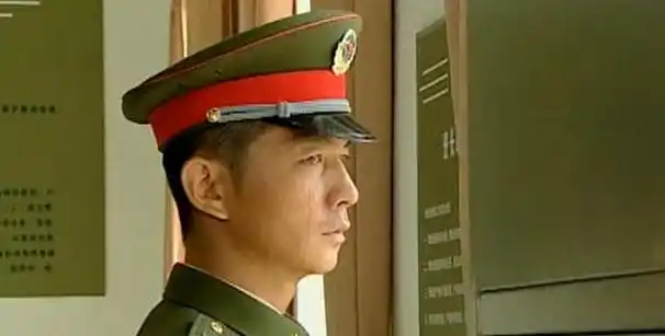 伍六一是一位孤僻,坚定且刚强的硬汉,他的表演将这种特质展现得淋漓