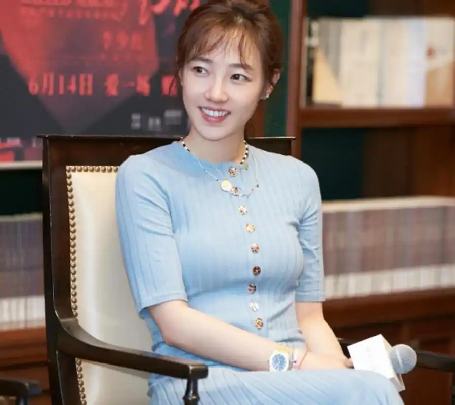 39岁白百何与二婚老公外出聚餐!