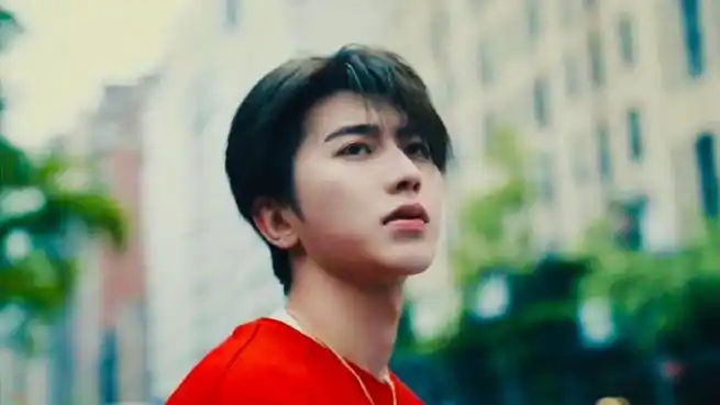 视频截图,红衣坤哥太养眼什么是笑弯了腰,坤坤这就是#蔡徐坤