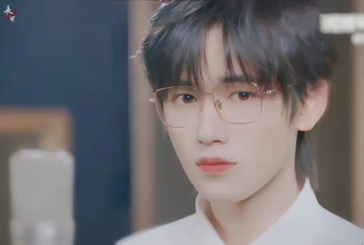 宋亚轩出生在山东省,山东人被称为山东大汉,他现在的身材与大汉一点扯