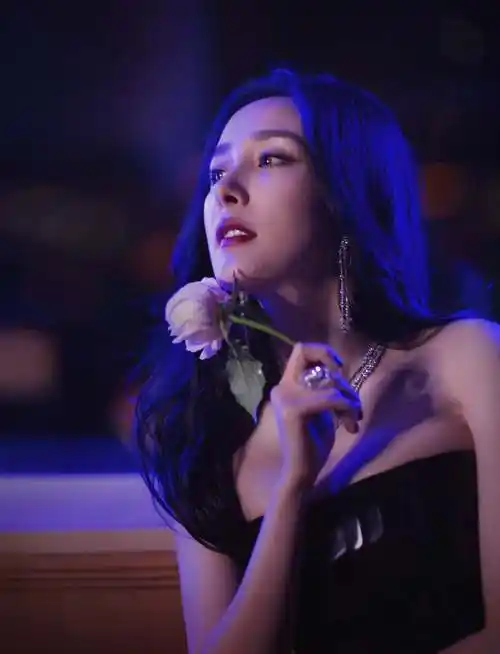 杨幂美图你就好像是天上的星星闪闪发亮往后余生我陪你走