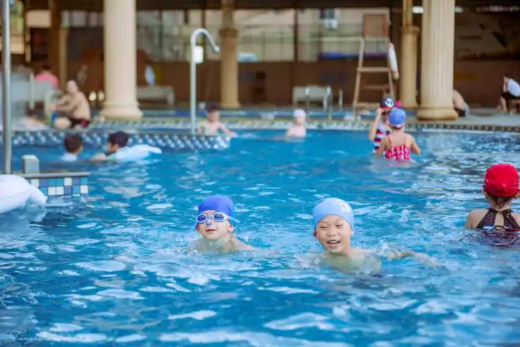 孩子们的暑假生活之游泳戏水