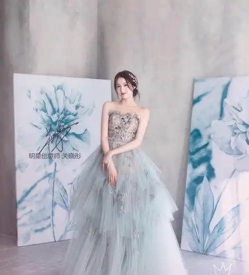 关晓彤婚纱照曝光小性感美出新高度网友催婚何时嫁鹿晗
