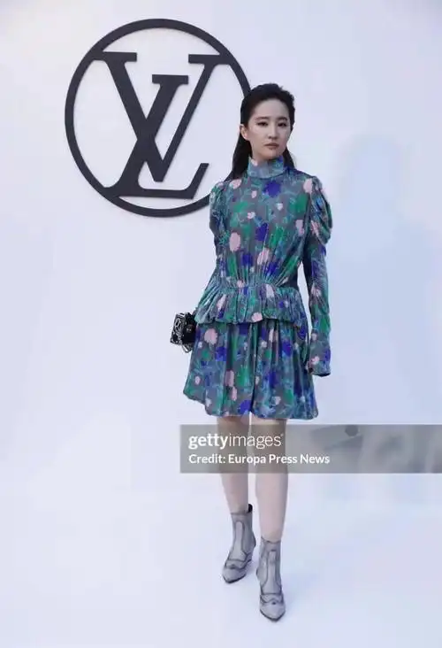 近日,刘亦菲备受关注,因为曝光的一些照片显示她再次增加了体重.