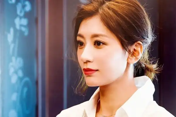 台湾,祖籍天津,毕业于北京电影学院,是有名的女演员和主持人,在电视剧