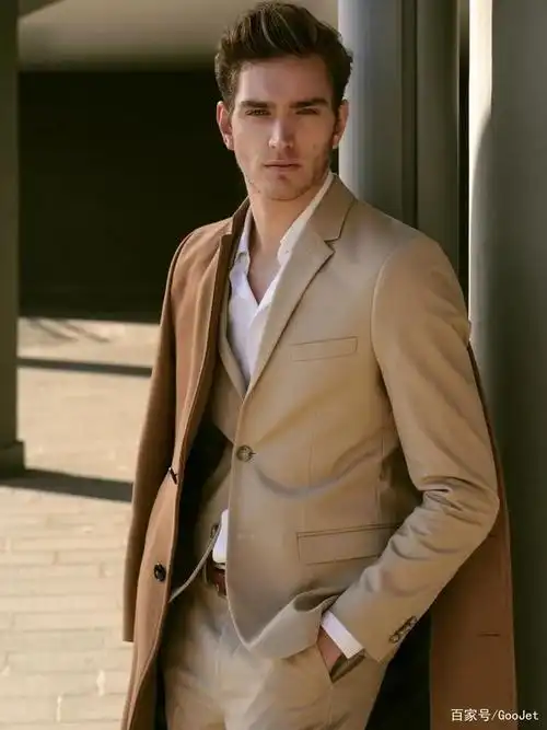 最近,时尚男模 max lang(马克斯·朗)成为了 giorgio armani 的最新男