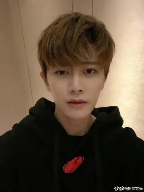 任嘉伦##任嘉伦12月第一张自拍