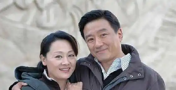 原创王姬老公帅气女儿美丽55岁的她儿子成为最大的遗憾