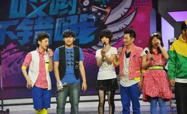 与4个明星同框暴露真实身高_cm_邱淑贞_何炅