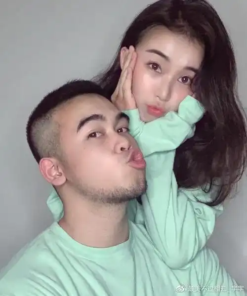 nba美女主播张曼源晒男友视角照穿浴袍性感妩媚惹人爱