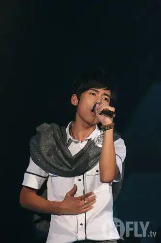 图文:快乐男声4进3总决赛--苏醒歌声动人心