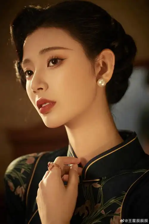 好看的不是我 是旗袍 是那一代 是中国女人  #旗袍##繁花##老上海风情