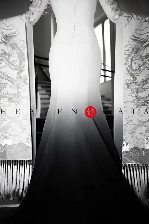 盖娅传说《瑞龙太极》采用中西结合的剪裁手法,唐朝领口设计与鱼尾