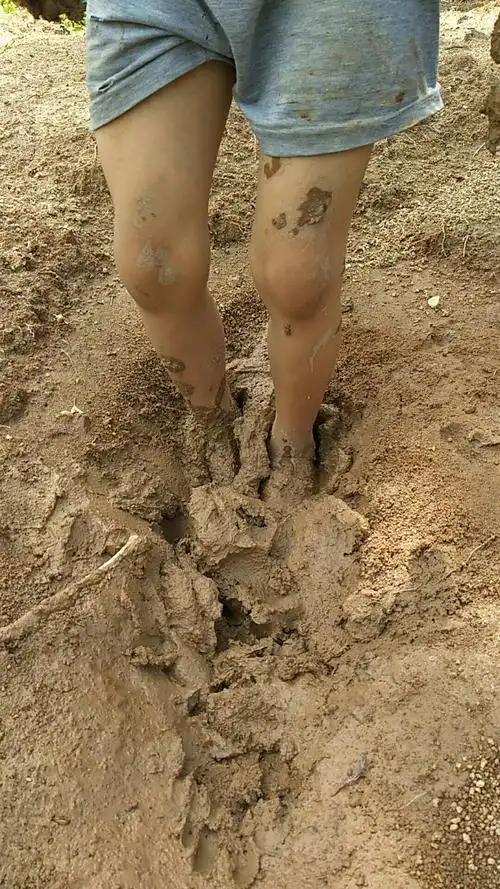 踩泥