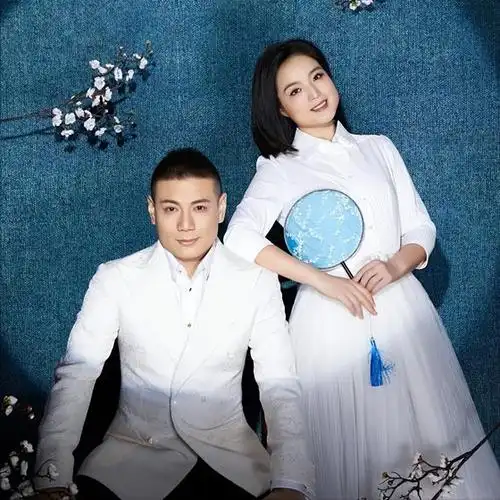 歌手白雪38岁与富豪离婚二婚嫁给小八岁东北小伙如今怎样了