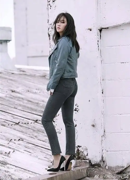 权俞利yuri微博晒秋季写真展现好身材