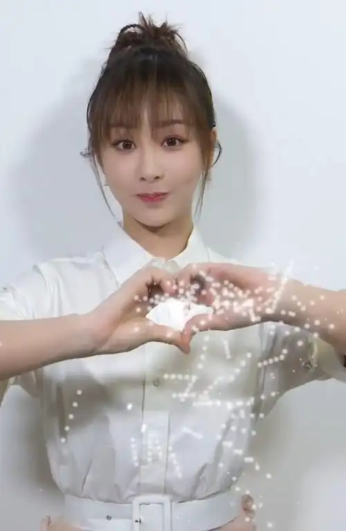 杨紫为五四晚会准备的手指舞前2个手势忍了第3个忍无可忍