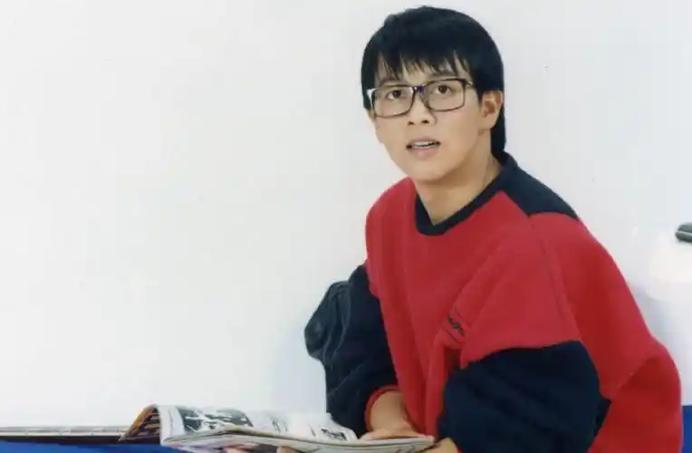 张雨生逝世25周年,张惠妹送鲜花表追思,尊称恩师为"雨生"_音乐_离开