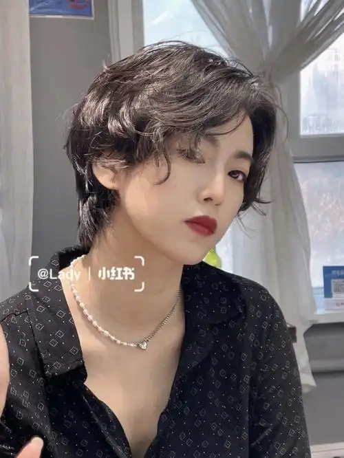 短发空气烫港风短发