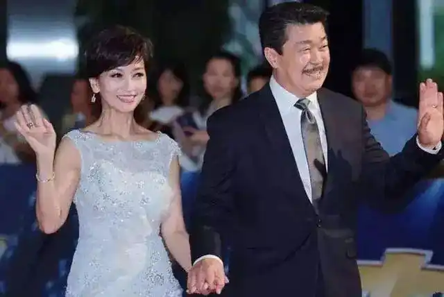 郑少秋老婆和赵雅芝老公对比这差距还真大网友他俩最般配