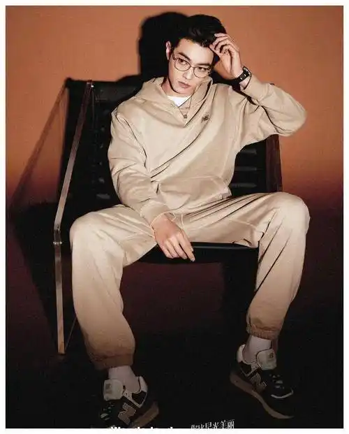 实力演员谭松韵 许凯 最新杂志大片曝光,新剧即将上线!