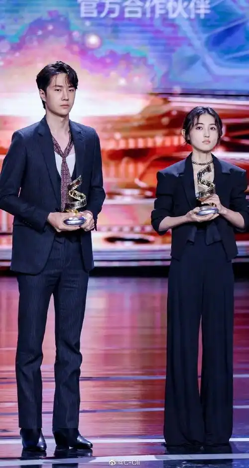 微博电影之夜年度关注演员-王一博超话&张子枫超话,祝贺耶啵和子枫