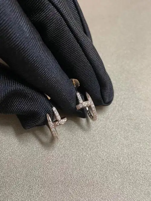 卡地亚  钉子耳环#cartier  耳钉