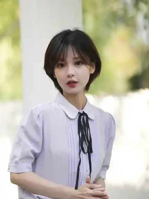 女士短碎发,剪完大不一样,很美很显小_女性_发型_魅力