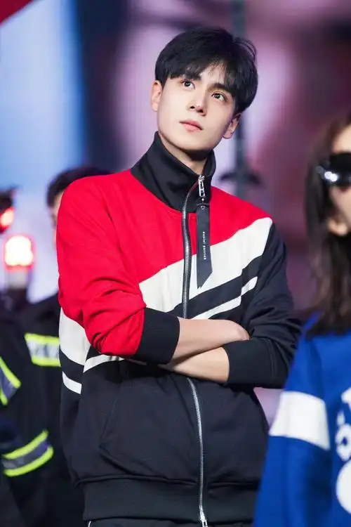 年轻时候的胡一天真帅__财经头条