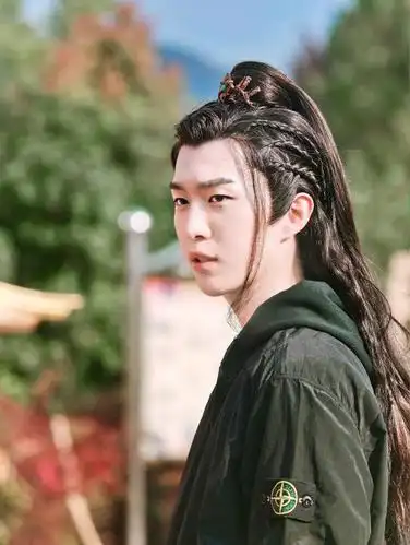 范丞丞首次接拍古装剧,这造型和姐姐是天壤之别?