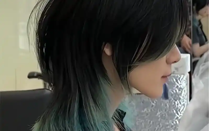 酷酷女孩的必备发型狼尾鲻鱼头挑染