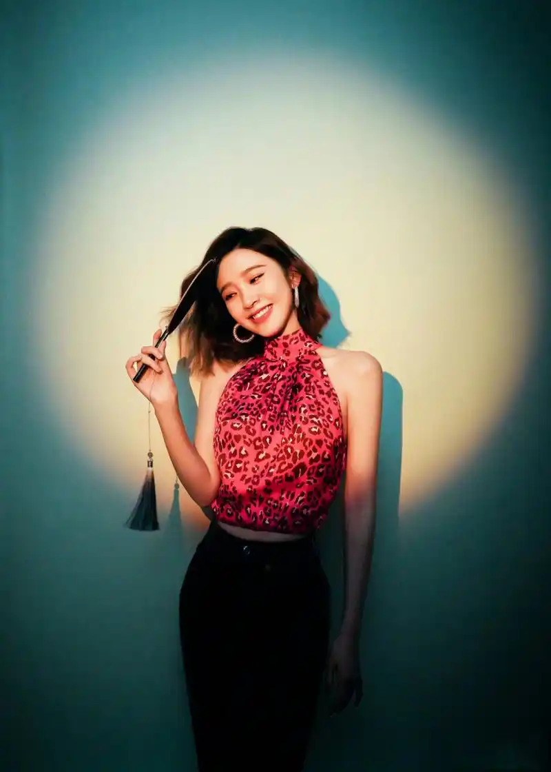 好想看一下唐艺昕留长发的样子啊,你想看吗?#唐艺昕# #养眼美女