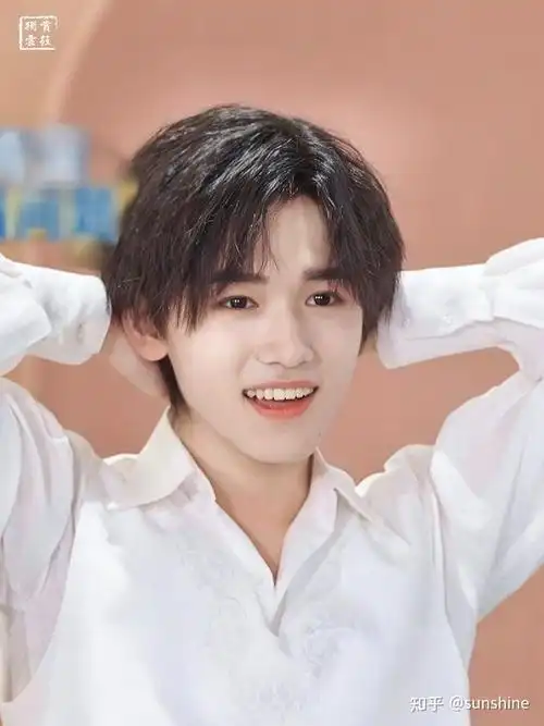 如何评价宋亚轩的眼睛和颜值