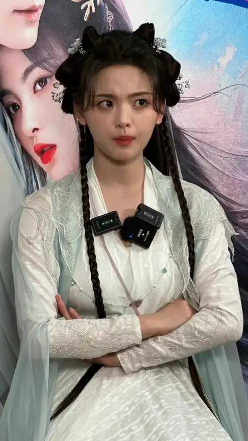 杨超越重紫扫楼生图