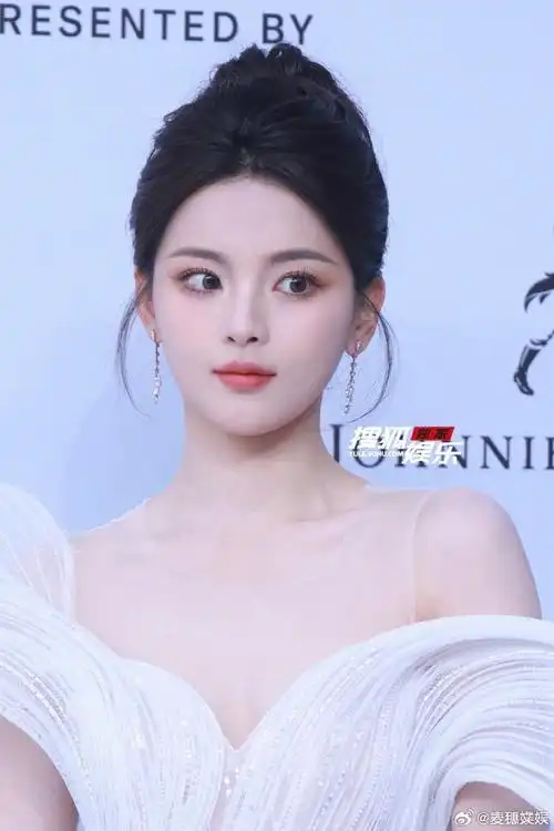 杨超越gq生图直出##杨超越美人鱼