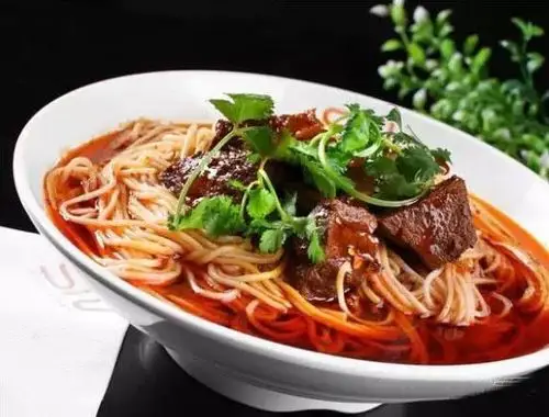 新化房产网 新闻资讯 新化资讯 >> 正文 向东街老玖面馆 红汤牛肉面