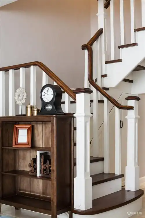 楼梯踏步颜色选什么好看?楼梯颜色要怎么搭配?